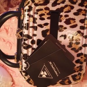 Triforce makeup carrying case